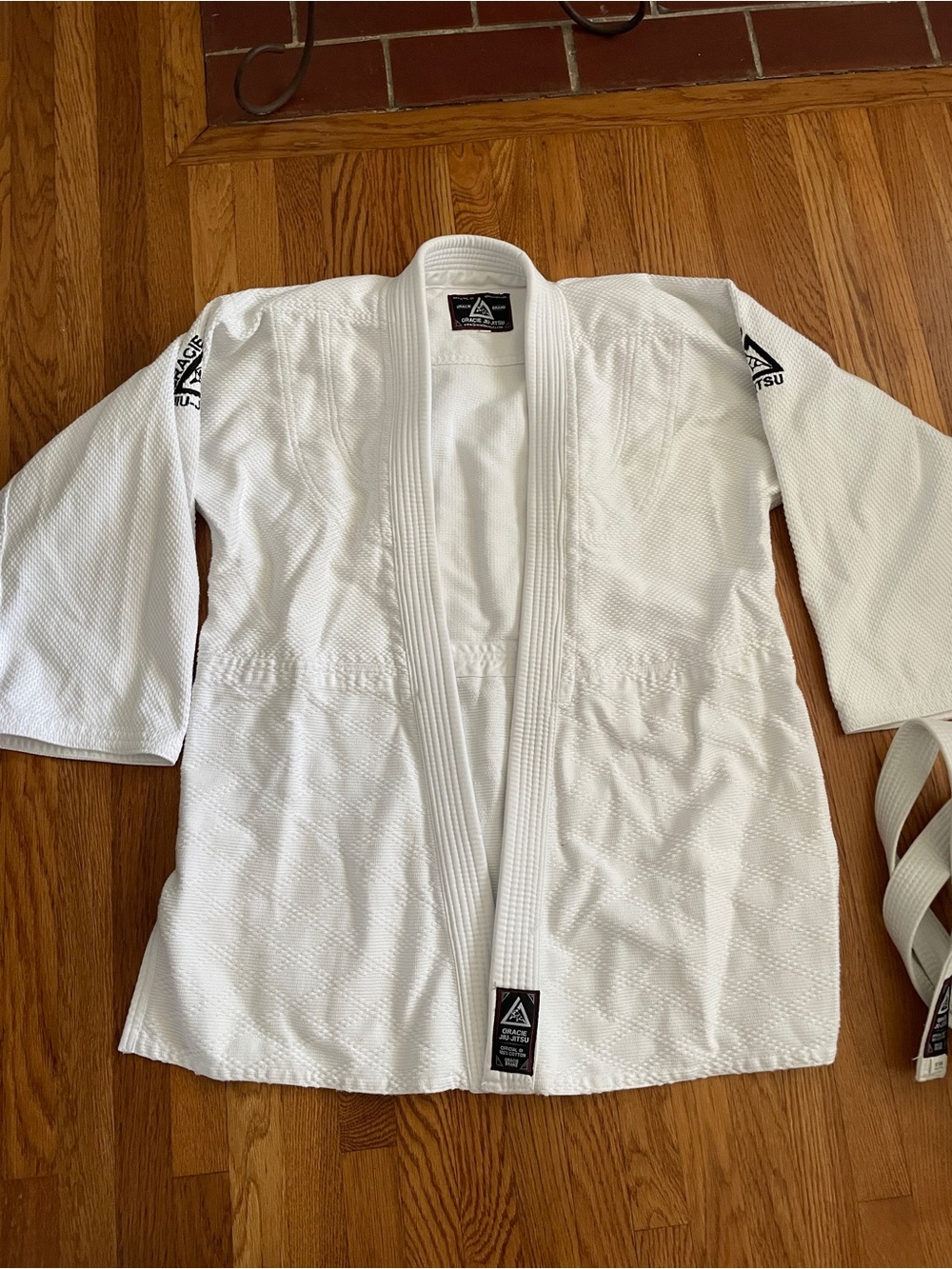 Gracie Adult White Brazilian Jiu-Jitsu Gi kimono Jacket 20